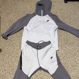 Im selling a grey and white Medium full 2 piece Nike tech fleece!